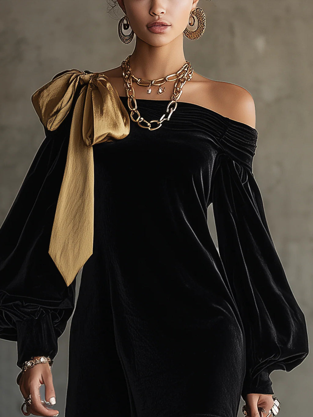 Robe Mini Off-Shoulder en Patchwork de Velours Noir et Satin Doré