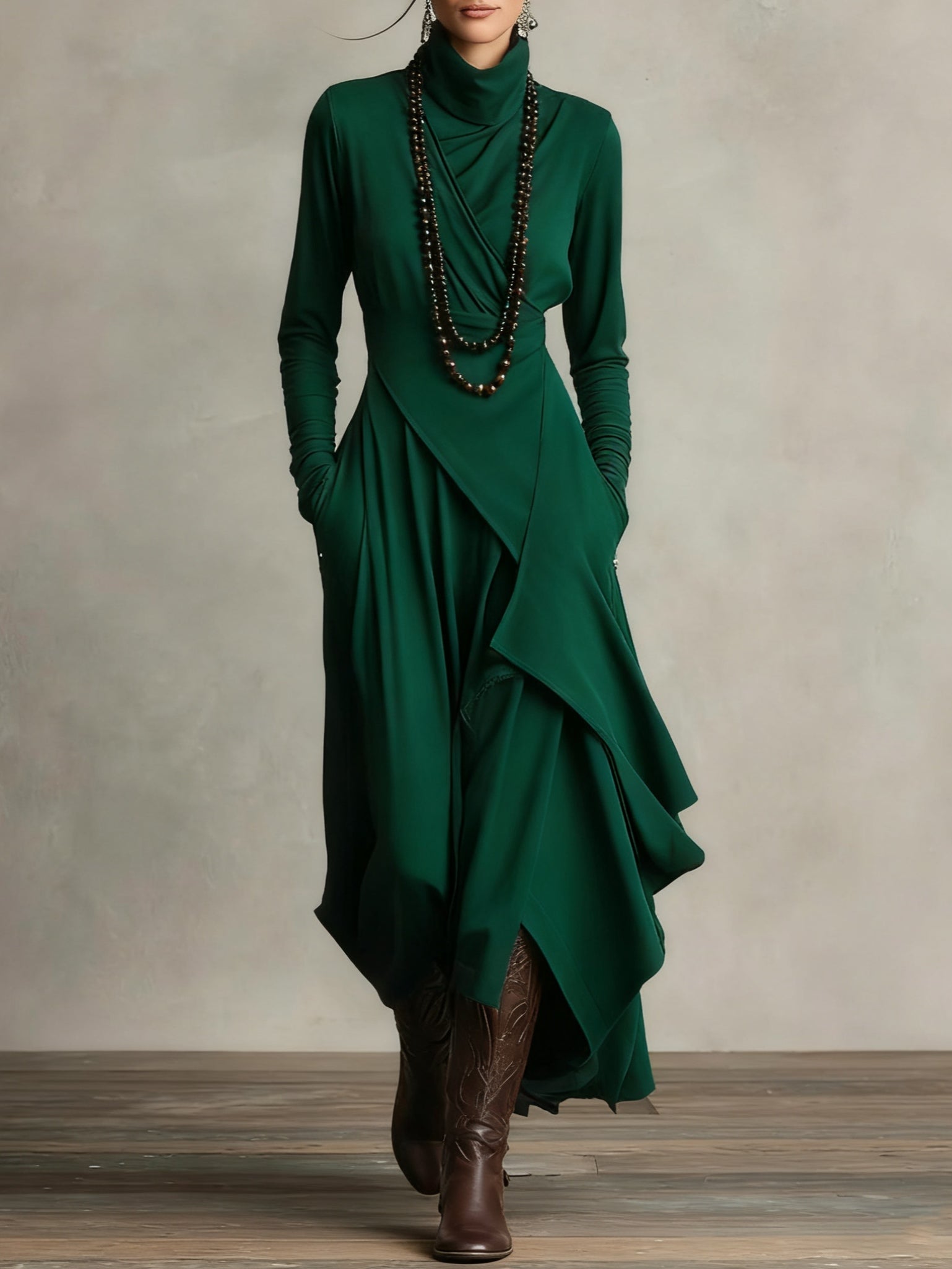 Vivienne | Robe Maxi Asymétrique à Col Montant