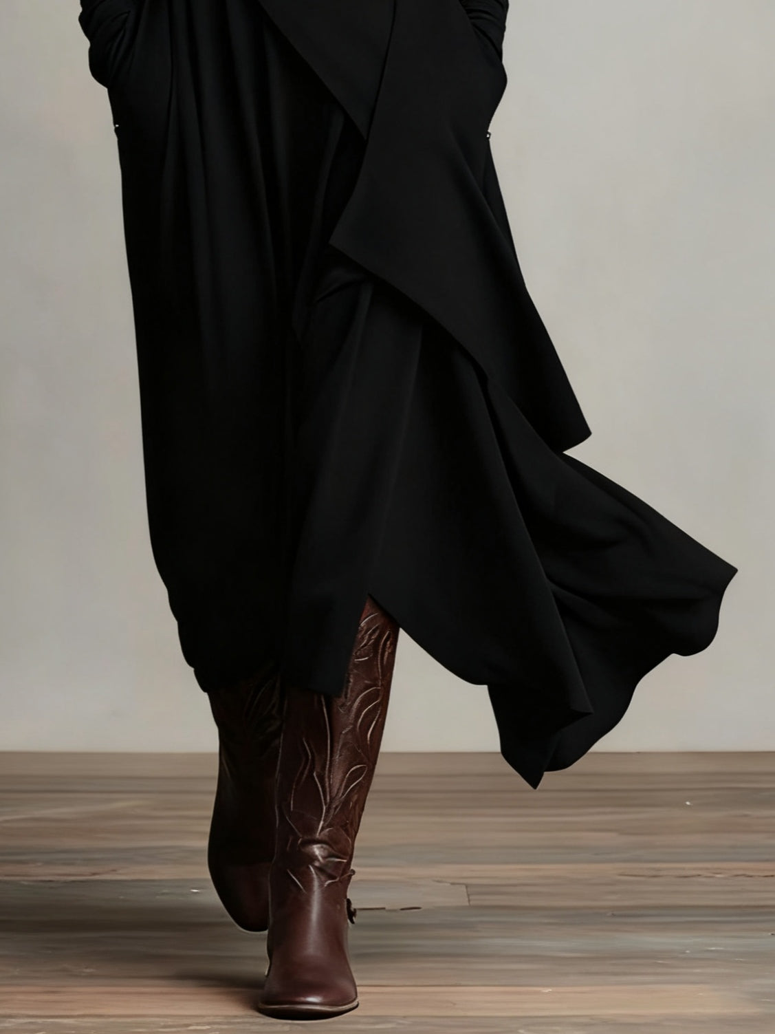Vivienne | Robe Maxi Asymétrique à Col Montant